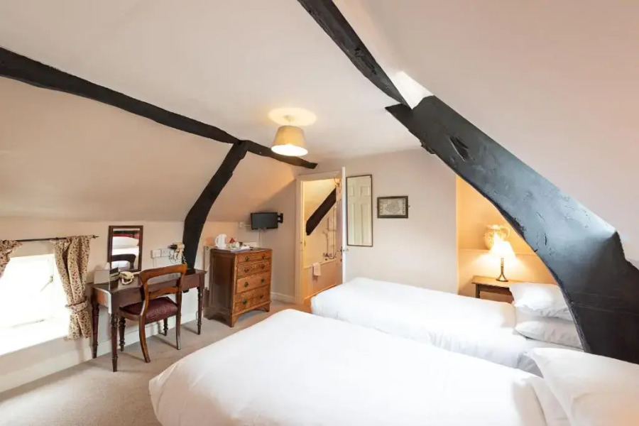 Corinium Hotel & Restaurant