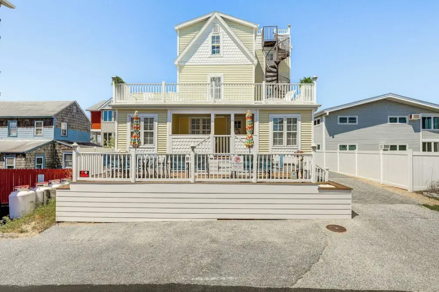 Steps to Shore: Newly Renovated Dewey Beach Home!