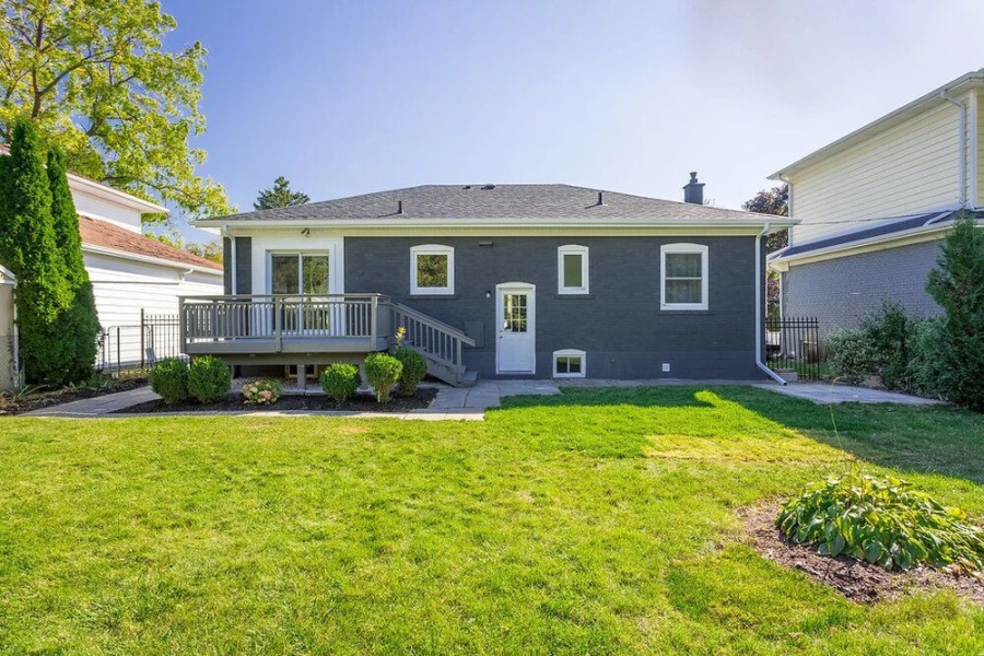 Stunning and Exclusive Home in Burlington