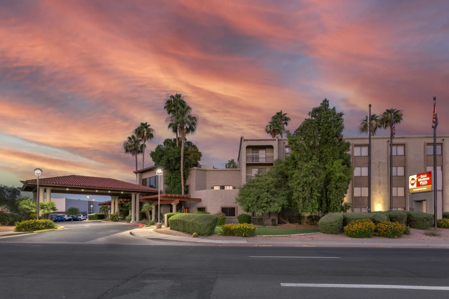 Best Western Plus Scottsdale Thunderbird Suites