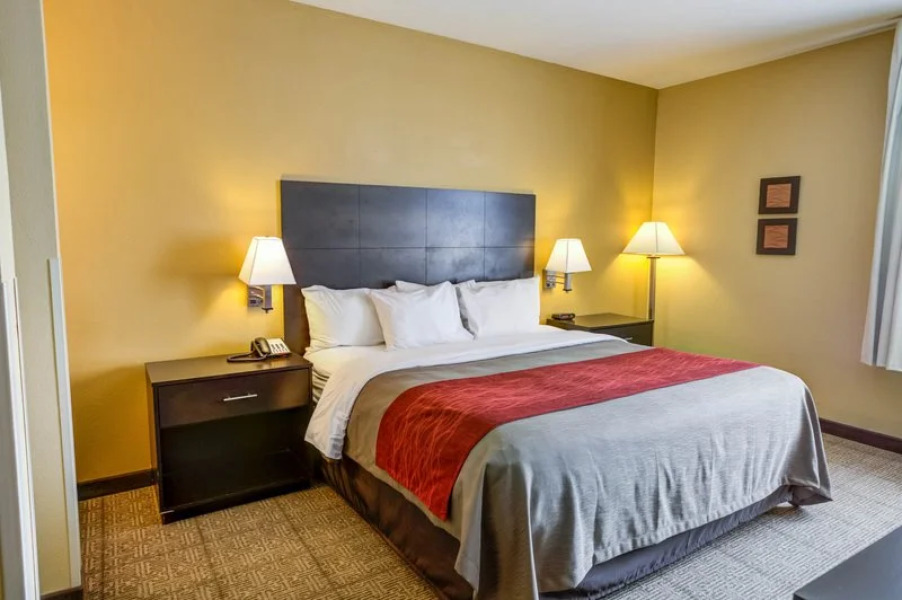 Quality Inn & Suites Lenexa Kansas City