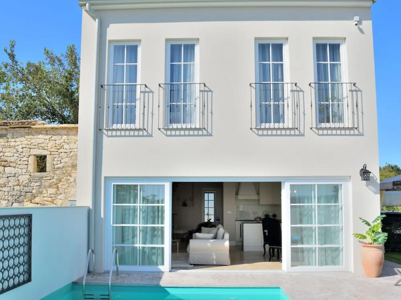 Sunlit Villa in Buje With Swimming Pool