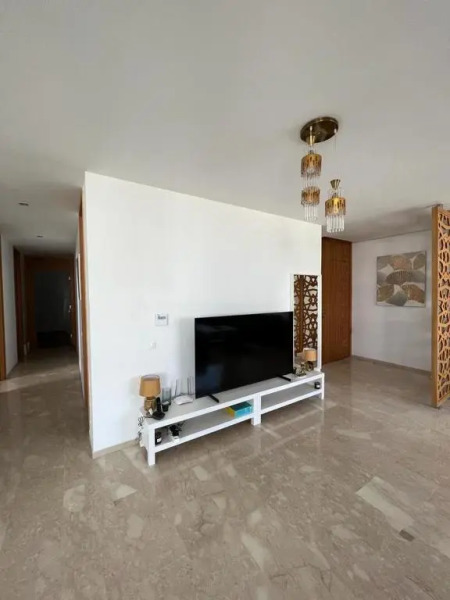 Beautiful sunny apartment with swim pool in Marina