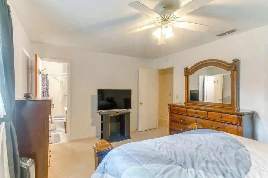 Cozy Waycross House w/ Yard & Screened Patio!