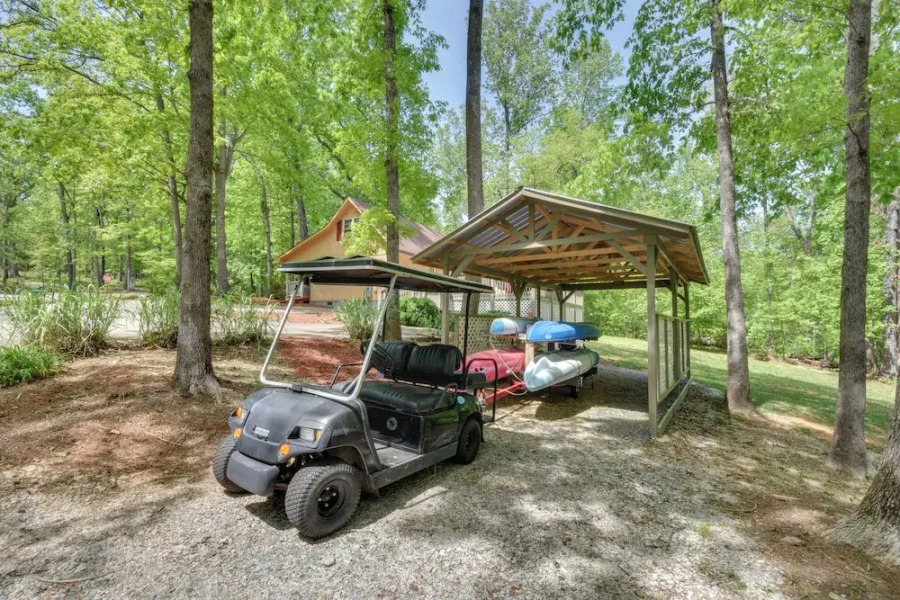 The Lake Place Cabin w/ Golf Cart & Free Kayaks!