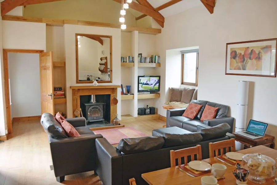 A spacious barn conversion with charming features near Looe