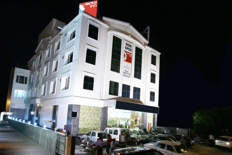 Karon Hotel - Lajpat Nagar