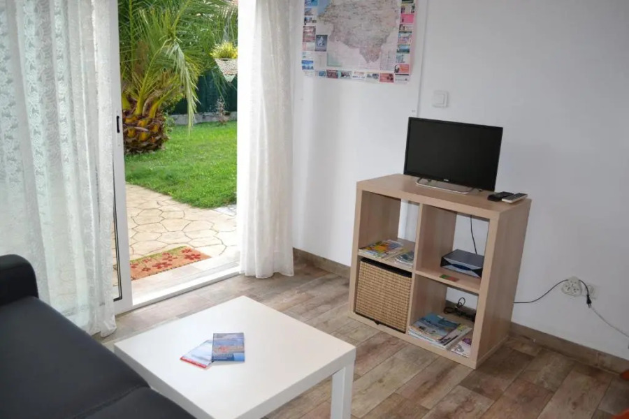 APPARTEMENT LES HIRONDELLES 2KM PLAGE-WiFI-JARDIN-PARKING-DRAPS ET SERVIETTES