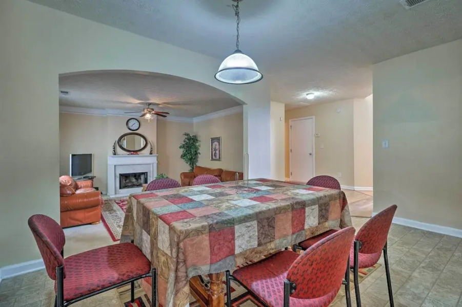 Suburban Atlanta Vacation Home - 20 Mi to Downtown