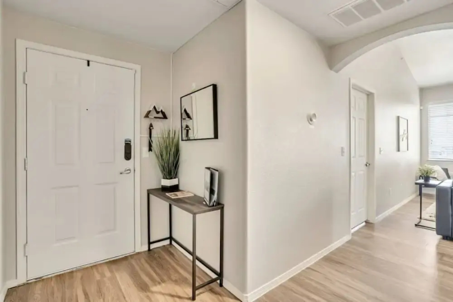 Welcoming 2BR Pool Gym Near Hill AFB Lagoon