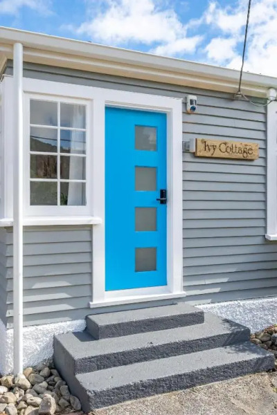 Ivy Cottage - Stylish, Spacious & Near Amenities