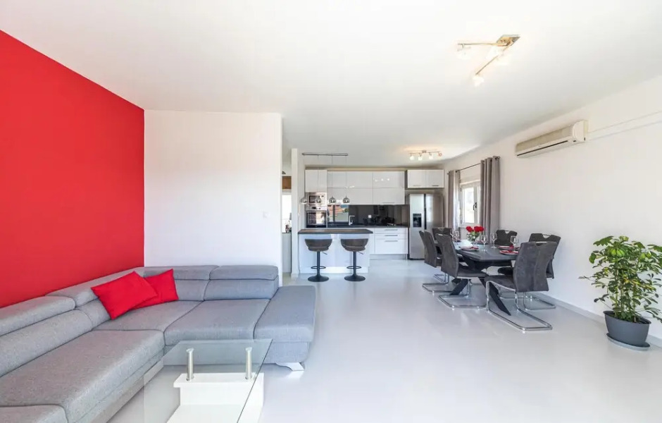 Beautiful Home in Kastel Stari With Wifi and 2 Bedrooms