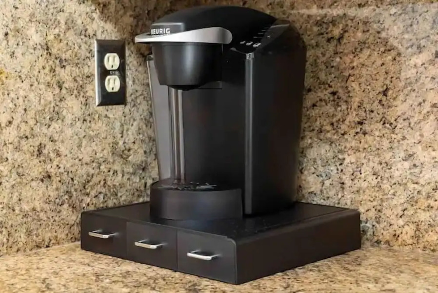 Mid Century Garden View Home Parking