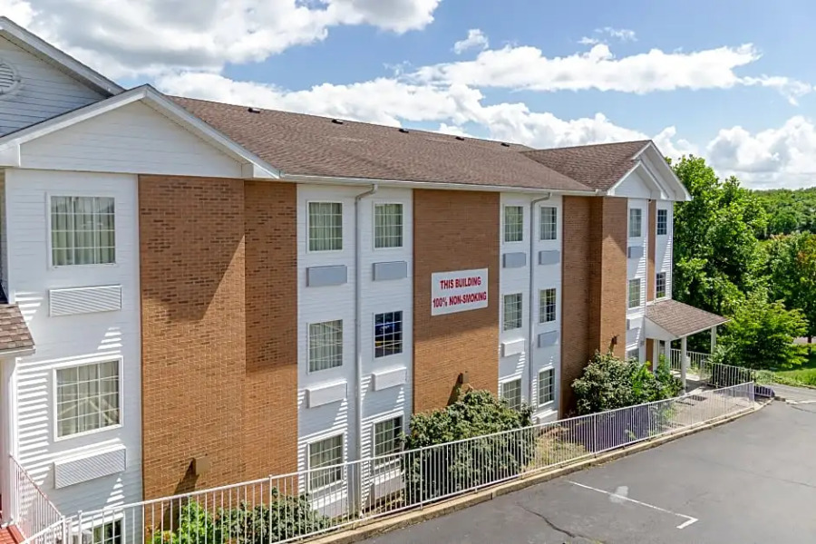 Hotel Osage Beach by the Lake of the Ozarks