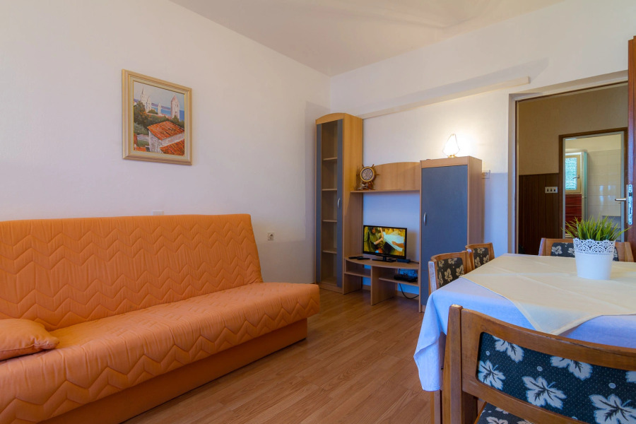 Apartment Anđela - 80 m from beach : A3 Barbat, Island Rab