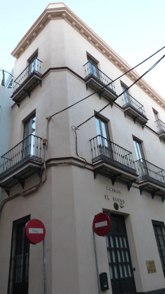 Guzman El Bueno Suites