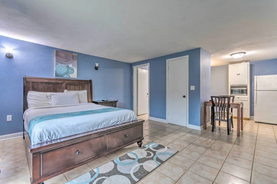 Lake Hamilton Couple's Retreat: Boat Dock + Ramp!