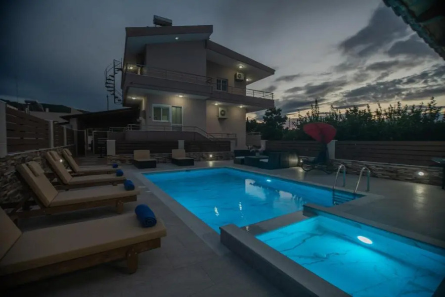 M & S Villa - 3 bedroom villa with heated pool