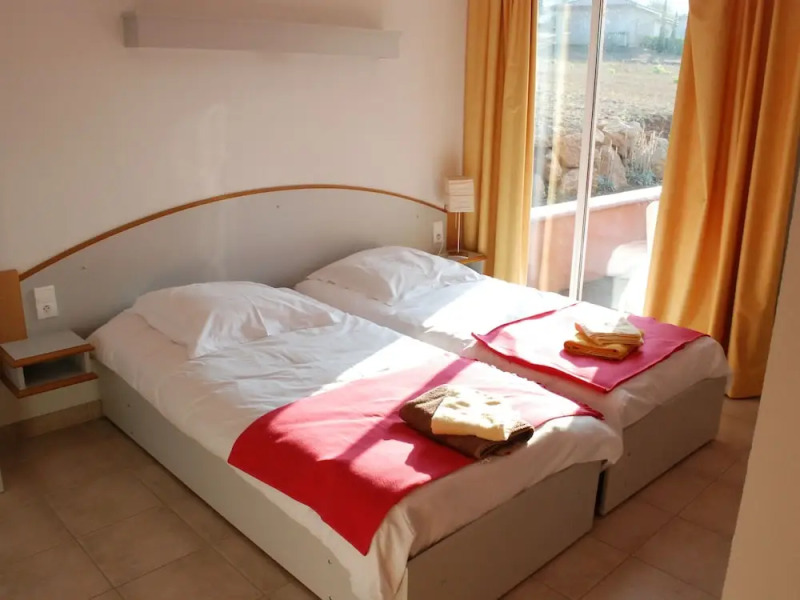 Nice Bungalow With Dishwasher on a Green Domain