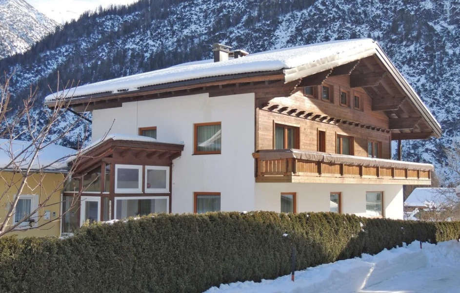 Stunning Apartment in Holzgau With 7 Bedrooms and Wifi