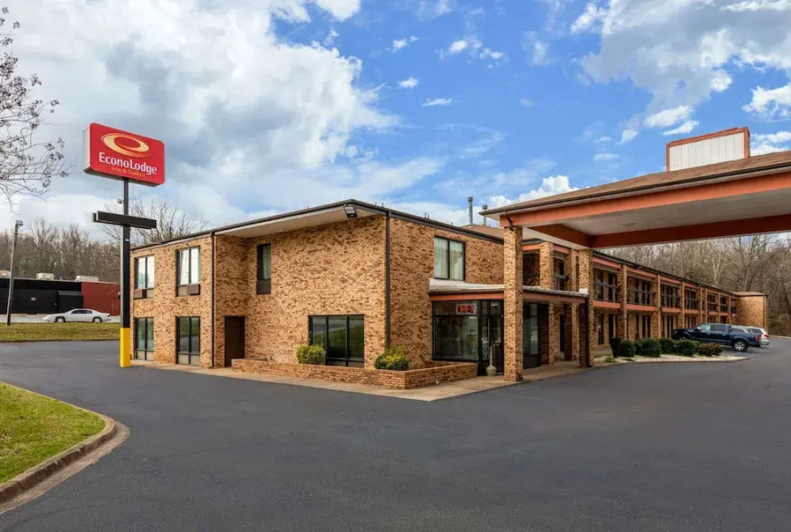 Econo Lodge Inn & Suites