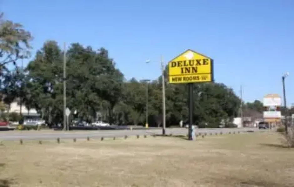 Deluxe Inn
