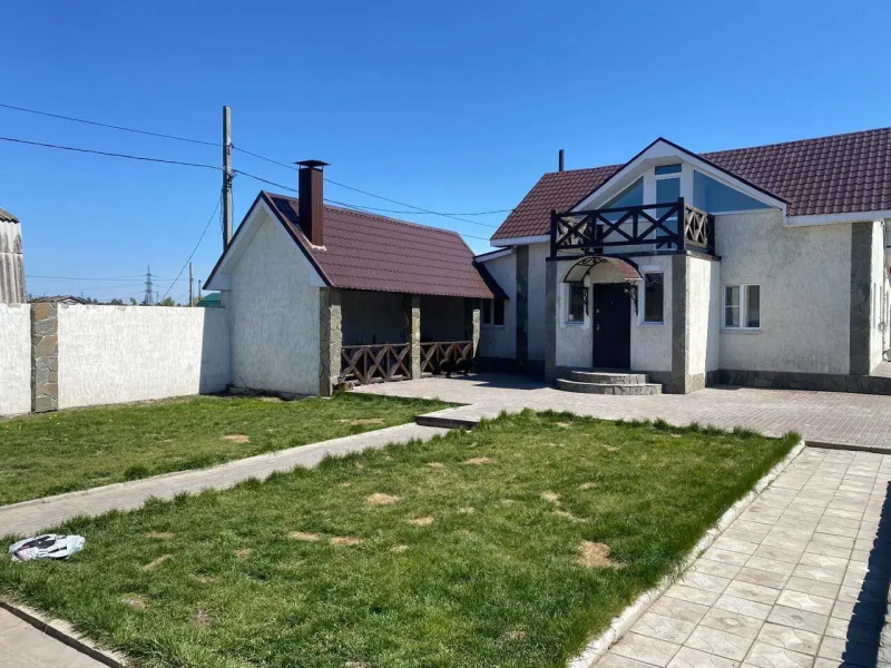 Дом с бассейном и баней