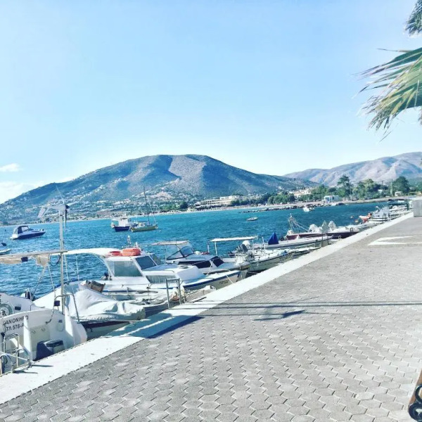 Renovated apt close to beach Wifi AC