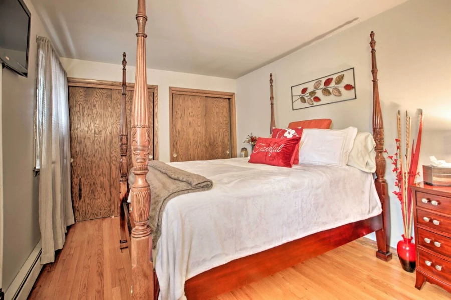 Home w/ Yard & Patio ~ 30 Mi to Downtown Chicago