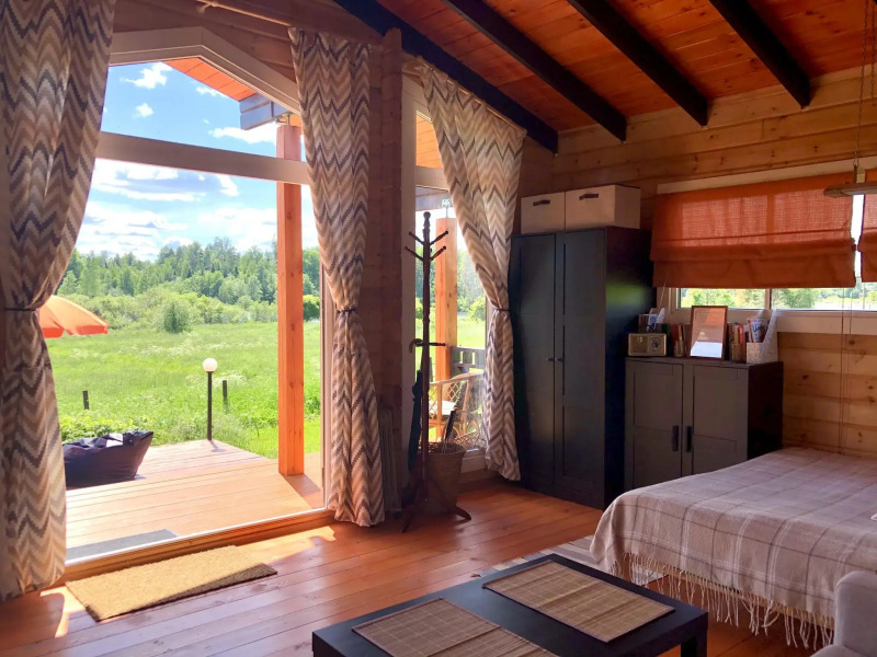 Шале у озера