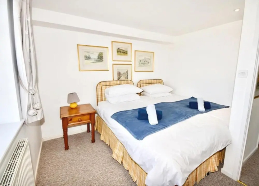 Mulberry 3 bed Cowes Cottage, Solent Views (Sleeps 6)