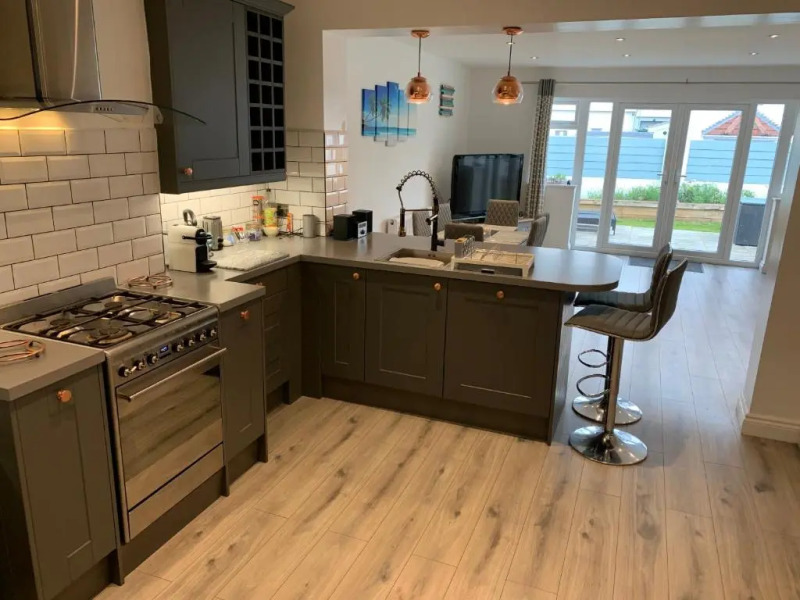 Detached Sandbanks 3 Bedroom seaside property