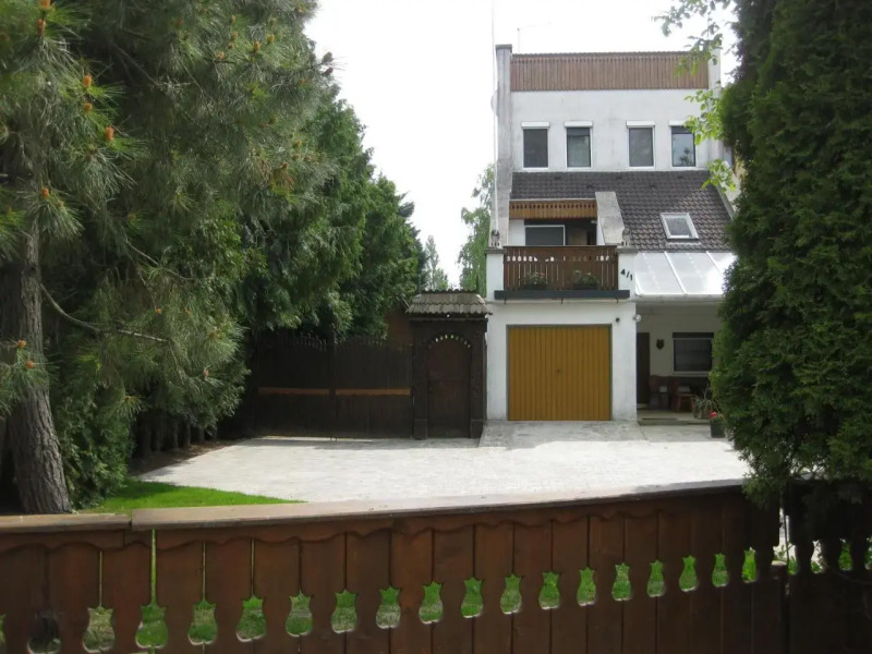 Rent a Scooter Vendégház