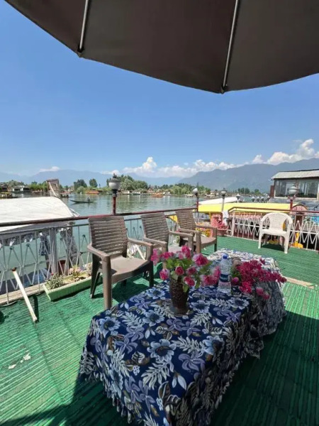 Vale of Kashmir Houseboat