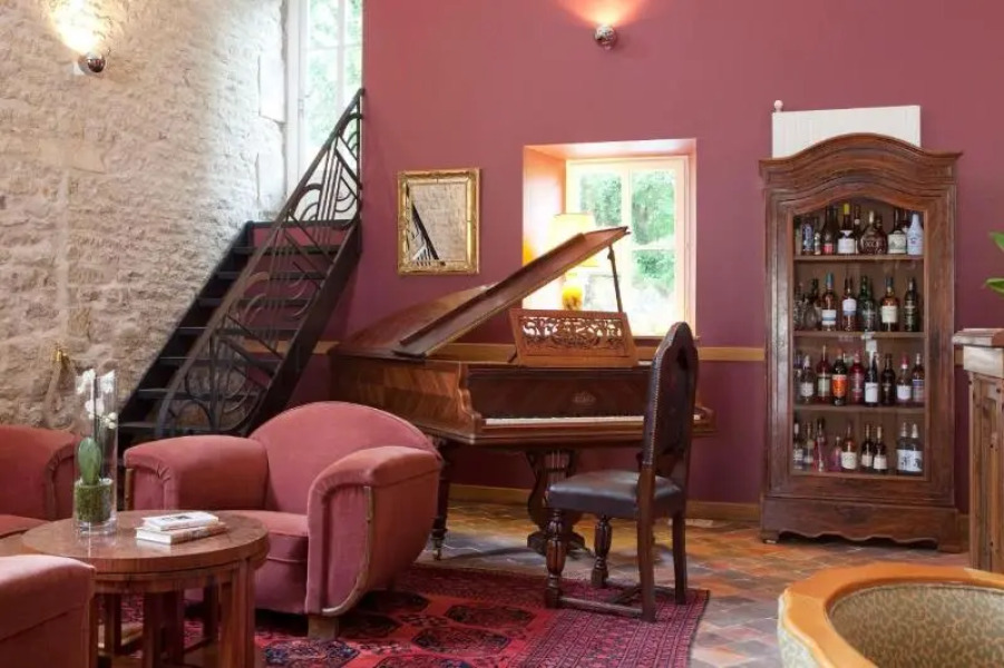 Logis Hotel la Source Bleue