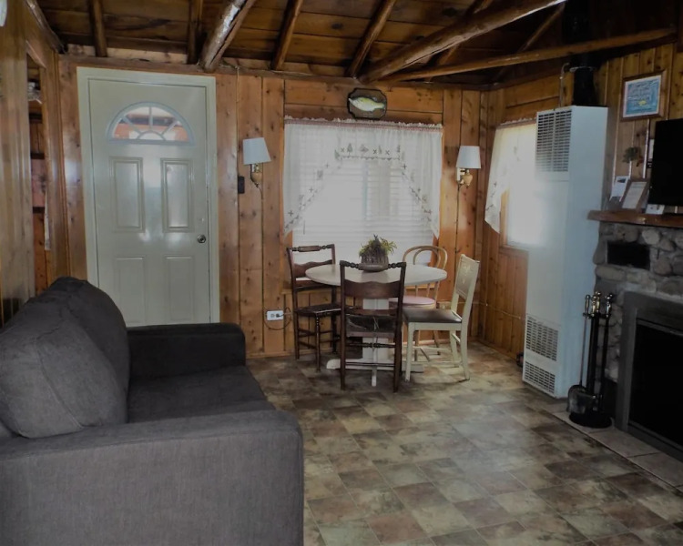 Crooked Lake Resort Cabin 2: (Lilypad Landing ) Holiday home 2 BestSta