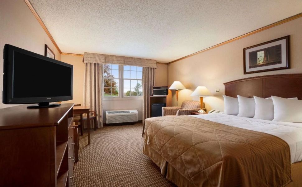 Ramada Williamsburg and Wasserbahn Waterpark