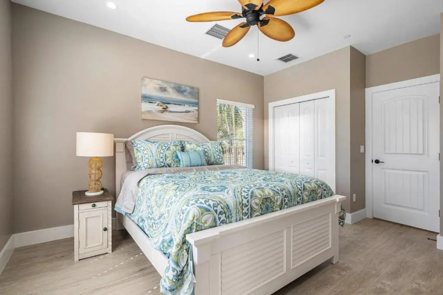 Bermuda Bungalows (Tropical Island Getaway)