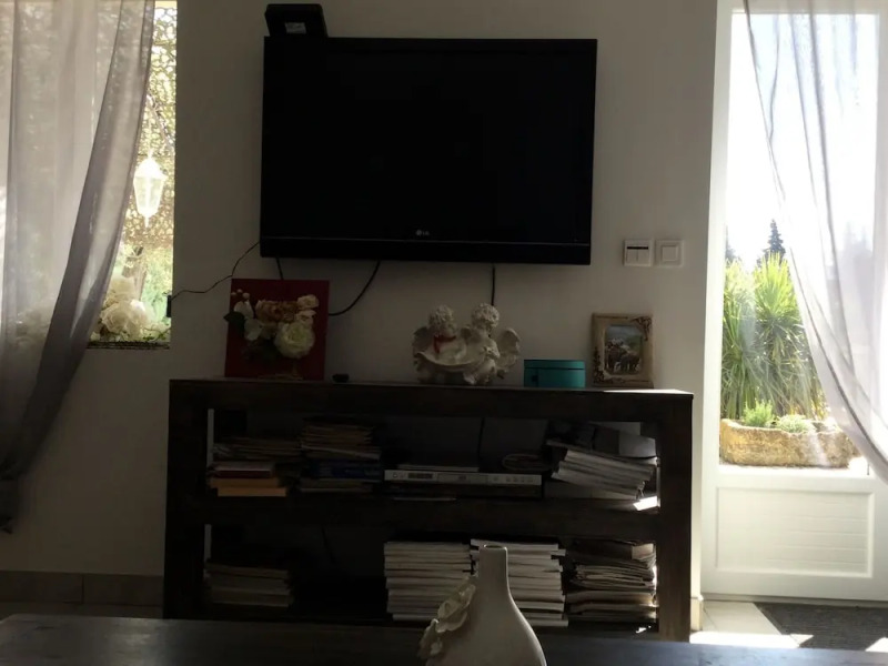 House With 4 Bedrooms in Roquemaure, With Pool Access, Enclosed Garden