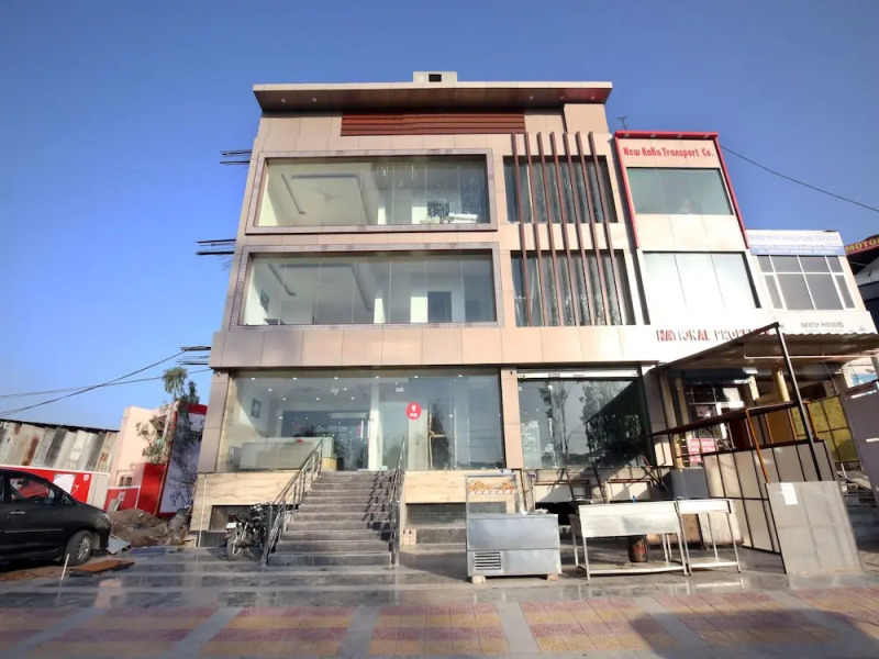 OYO 9049 Pearl Grand