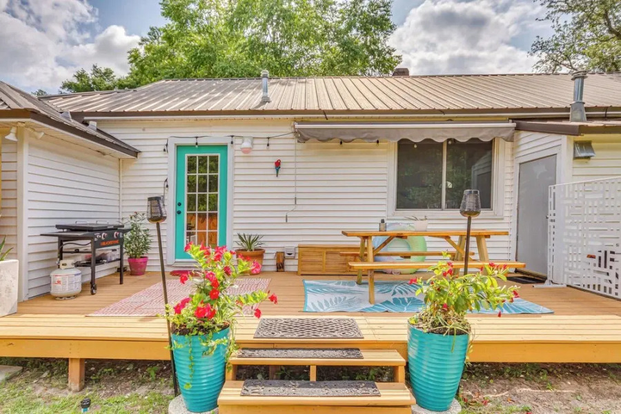 Retro-tropical Pensacola Home - 3 Mi to Downtown!