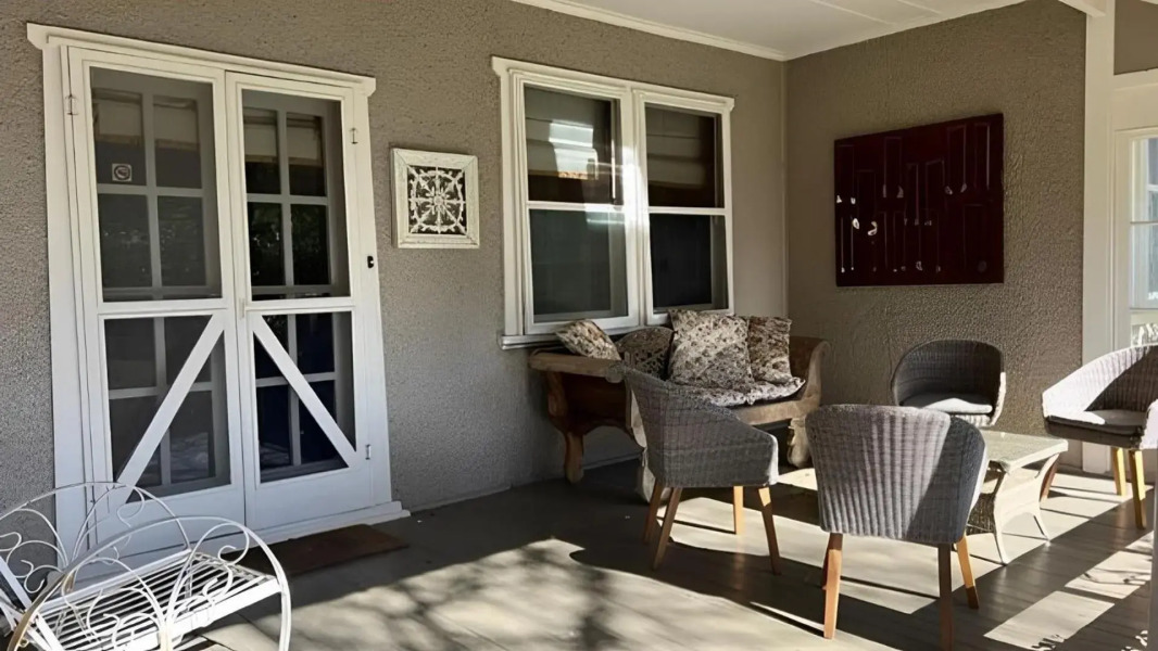 Robin Hill Manor - rambling retreat & tennis court