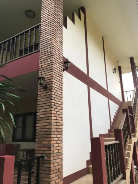 Jungle Hut Bungalows & Hotel