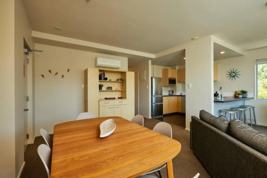 Waves on the Esplanade Apartments