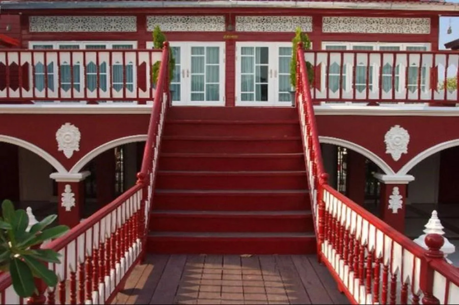 Aunruen Residence & Restaurant