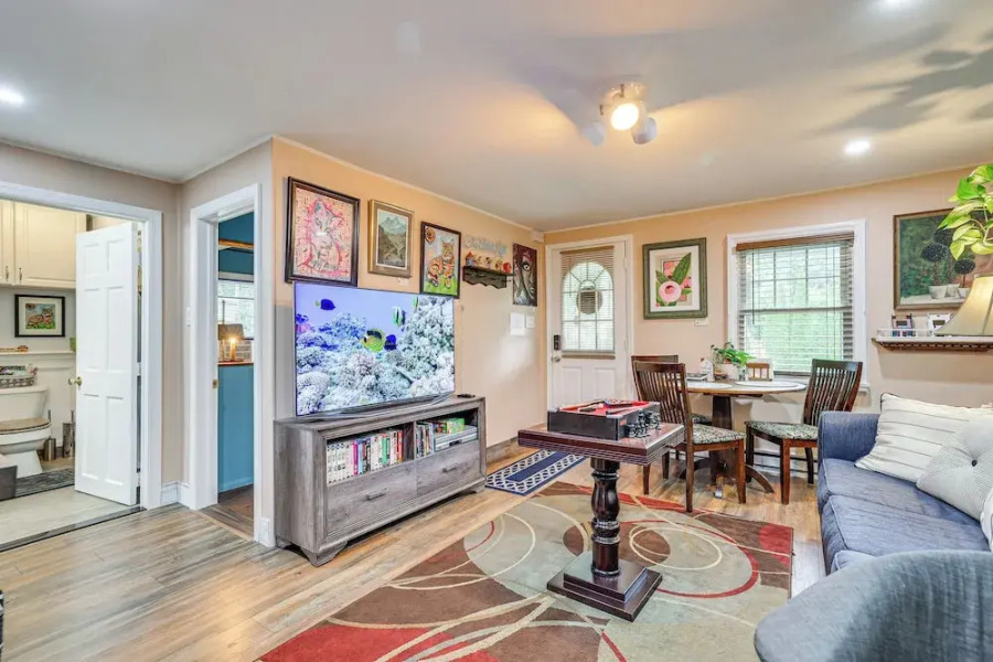 Artsy Cottage In Scotrun W/ Studio Space & Hot Tub