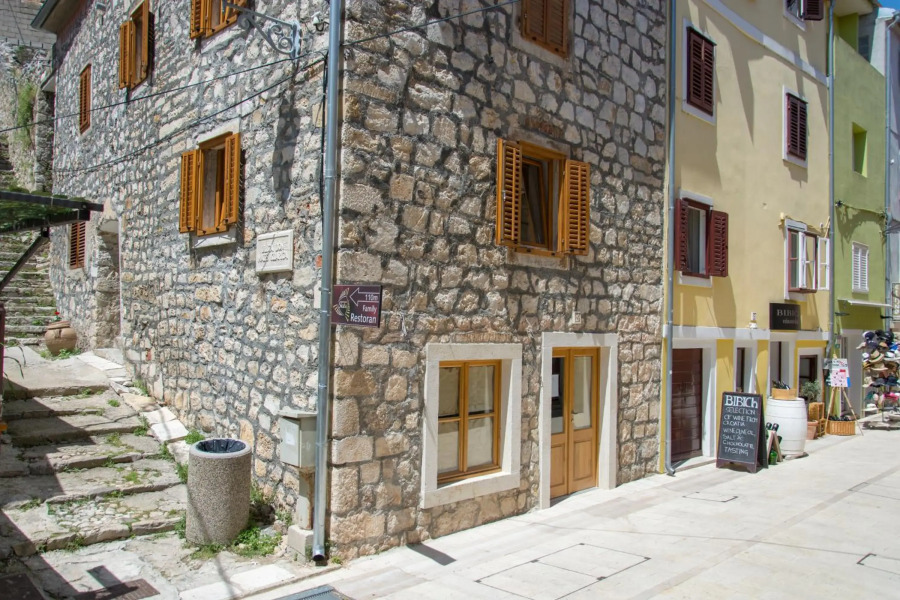 Mediterranean terrace apartment with Bikes & SUP