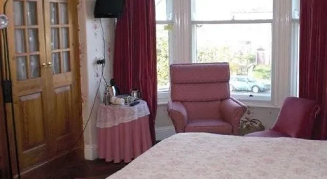 Strathmore Lawn East - Guest house