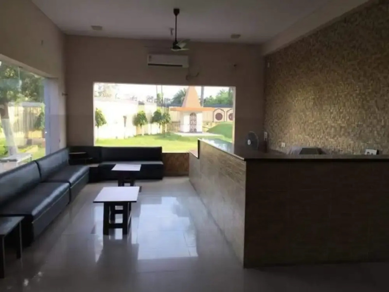 Midway Banquets by Goroomgo