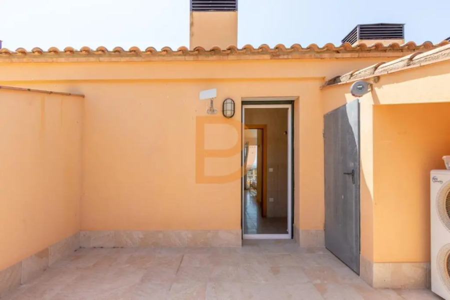 Beautiful apartment for 6 people with pool, parking and wifi - 10 minutes from the beach